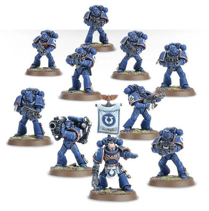 Tactische squad van 40K Space Marines van Warhammer 40.000, Imperium, met soldaten in gevechtsuitrusting en wapens.