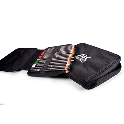 AK Interactive weathering potloden in volledige set met stoffen tas en ritssluiting, geschikt voor verftechnieken.