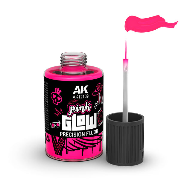 AK Pink Glow Precision Fluor verf in 30ML fles, held in hand met open cap en kleurrijke verf zichtbaar.