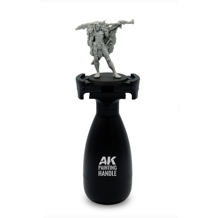 AK Interactive verfhandle voor precisie schilderen, ergonomisch ontwerp voor modelbouw en gedetailleerd verfwerk.