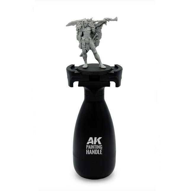 AK Interactive verfhandle voor precisie schilderen, ergonomisch ontwerp voor modelbouw en gedetailleerd verfwerk.