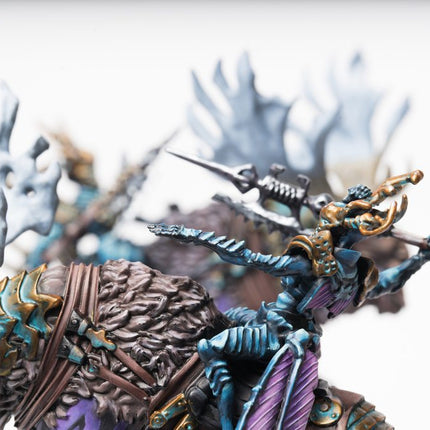 Weaver Courts Gemred Knights