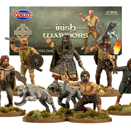 Miniatuur van Ierse soldaat en hond uit de Dark Age, gemaakt door Victrix, gedetailleerd beeld van de historische figuur.