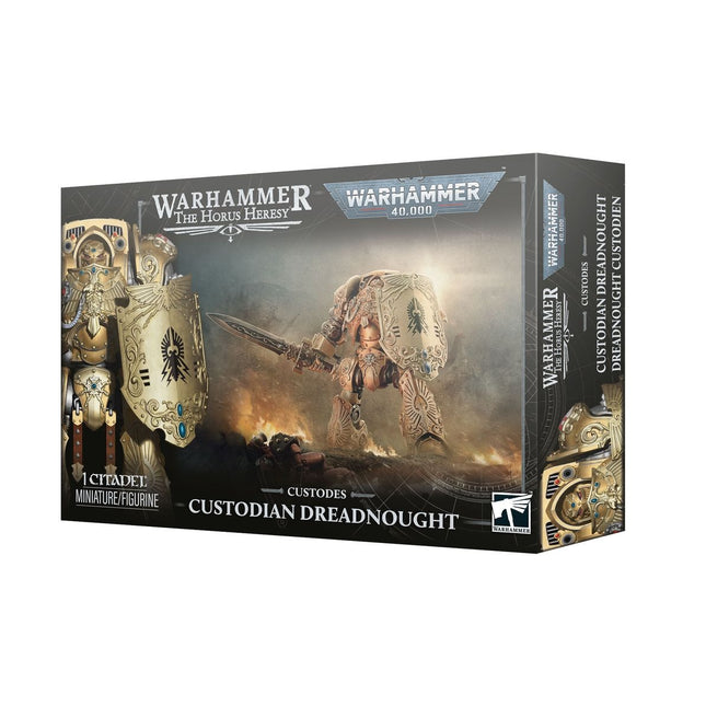 Imposante Warhammer 40.000 Adeptus Custodes Custodian Dreadnought miniatuur uit Imperium serie, gedetailleerd model in doos.