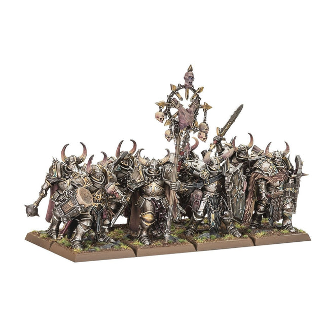 Warriors of Chaos Battle March Army van The Old World met gedetailleerde miniaturen en kleurrijke oorlogsscenes.