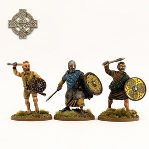 Miniatuurset van Ierse krijgers en honden uit de Dark Age, gemaakt door Victrix, met gedetailleerde figuren en dieren.