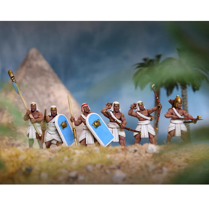 Miniatuur van Egyptische boogschutters en speerdragers van Wargames Atlantic, gedetailleerde figuren voor oorlogsspel.