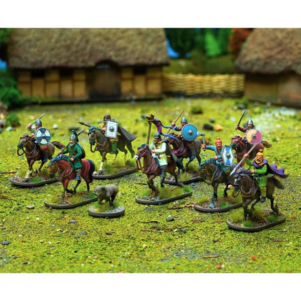 Miniatuur van ongewapende ruiters uit de Dark Ages, Wargames Atlantic, met details van historische paarden en soldaten.