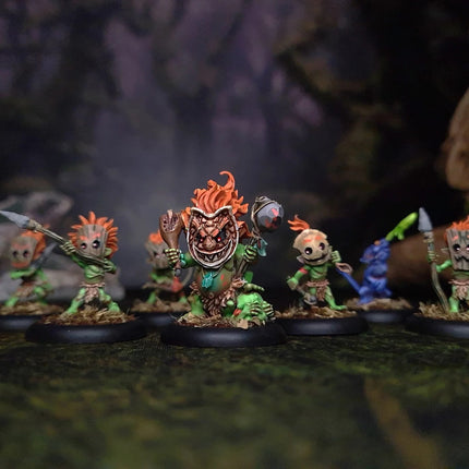 ArcWorlde Gremlins starter warband met speelstukken en miniaturen, afgebeeld op bord voor tabletop gaming.