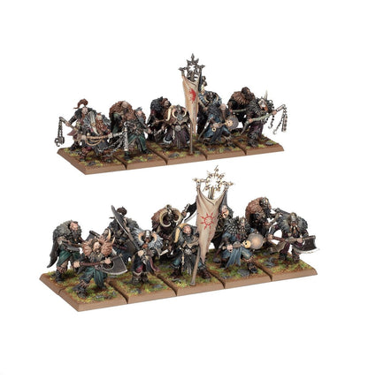Chaos Marauders van The Old World, Warriors of Chaos in gedetailleerde uitvoering, gekleed in donkere chaos-kleding, klaar voor de strijd.