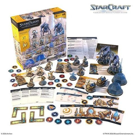 StarCraft R Protoss starterset met holografische gamefiguren en speelstukken op een witte achtergrond.