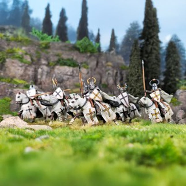 Miniatuur van de Middeleeuwse Teutonic Knights van Victrix, gedetailleerde soldaten uit de Orde van de Duitse Ridders.