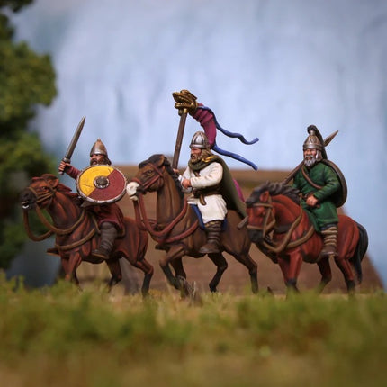 Miniatuur van ongewapende ruiter uit de Dark Ages door Wargames Atlantic, gedetailleerde middeleeuwse cavaleriefiguur.