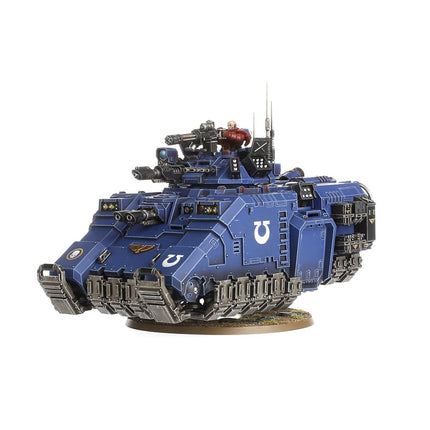 Warhammer 40.000 Space Marines Repulsor van het Imperium, gedetailleerd model met militaire details en groene kleuren.