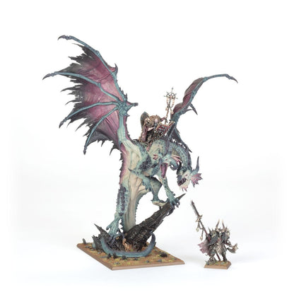Chaosheer met draak van de Warriors of Chaos, gemaakt door The Old World, met gedetailleerde sculptuur en levendige kleuren.