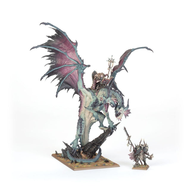 Chaosheer met draak van de Warriors of Chaos, gemaakt door The Old World, met gedetailleerde sculptuur en levendige kleuren.