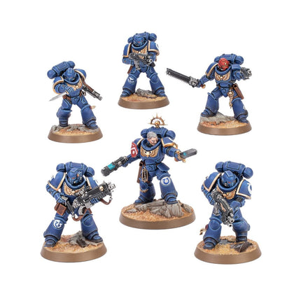 Warhammer 40.000 beginner starterset met miniaturen en accessoires voor nieuwe spelers, inclusief handleidingen en speelmaterialen.