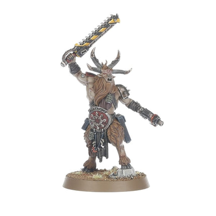 Gedetailleerde afbeelding van Warhammer 40.000 Chaos Fellgor Beastmen, Chaos Space Marines met grof uiterlijk en wapens.