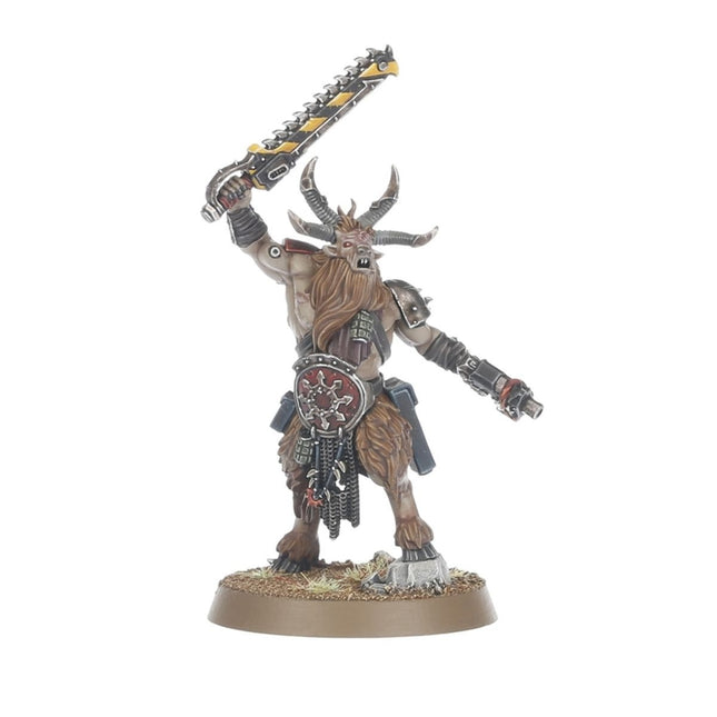 Gedetailleerde afbeelding van Warhammer 40.000 Chaos Fellgor Beastmen, Chaos Space Marines met grof uiterlijk en wapens.