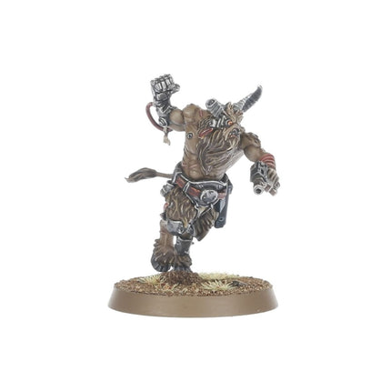 Gedetailleerde afbeelding van Chaos Space Marines Fellgor Beastmen van Warhammer 40.000, met gespierde Chaos-strijders in donkere uitrusting.
