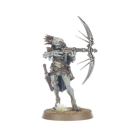 T'au Empire Kroot Farstalkers van Warhammer 40.000, Xenos miniatuurfiguren met gedetailleerde wapens en posities.