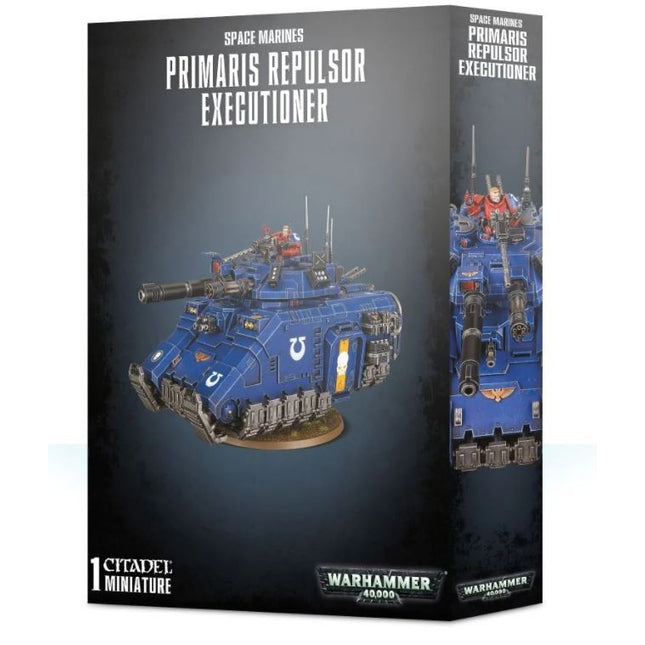 Gedetailleerde Warhammer 40.000 Space Marines Primaris Repulsor Executioner van Imperium met futuristische legering en wapens.